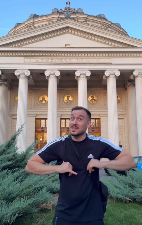 Cine e Miloš Nedeljkov, cunoscut drept Balkandad, care promovează România pe TikTok. A mâncat mici în Piața Obor și papanași în Centrul Vechi