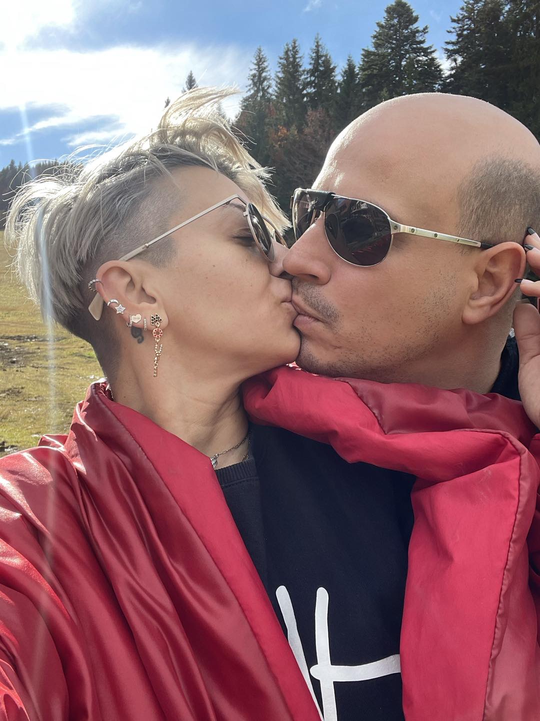 Imagini din casa în care locuiesc Giulia Anghelescu și Vlad Huidu. Au renovat-o de Crăciun: „Am schimbat parchetul în living, am schimbat o baie”