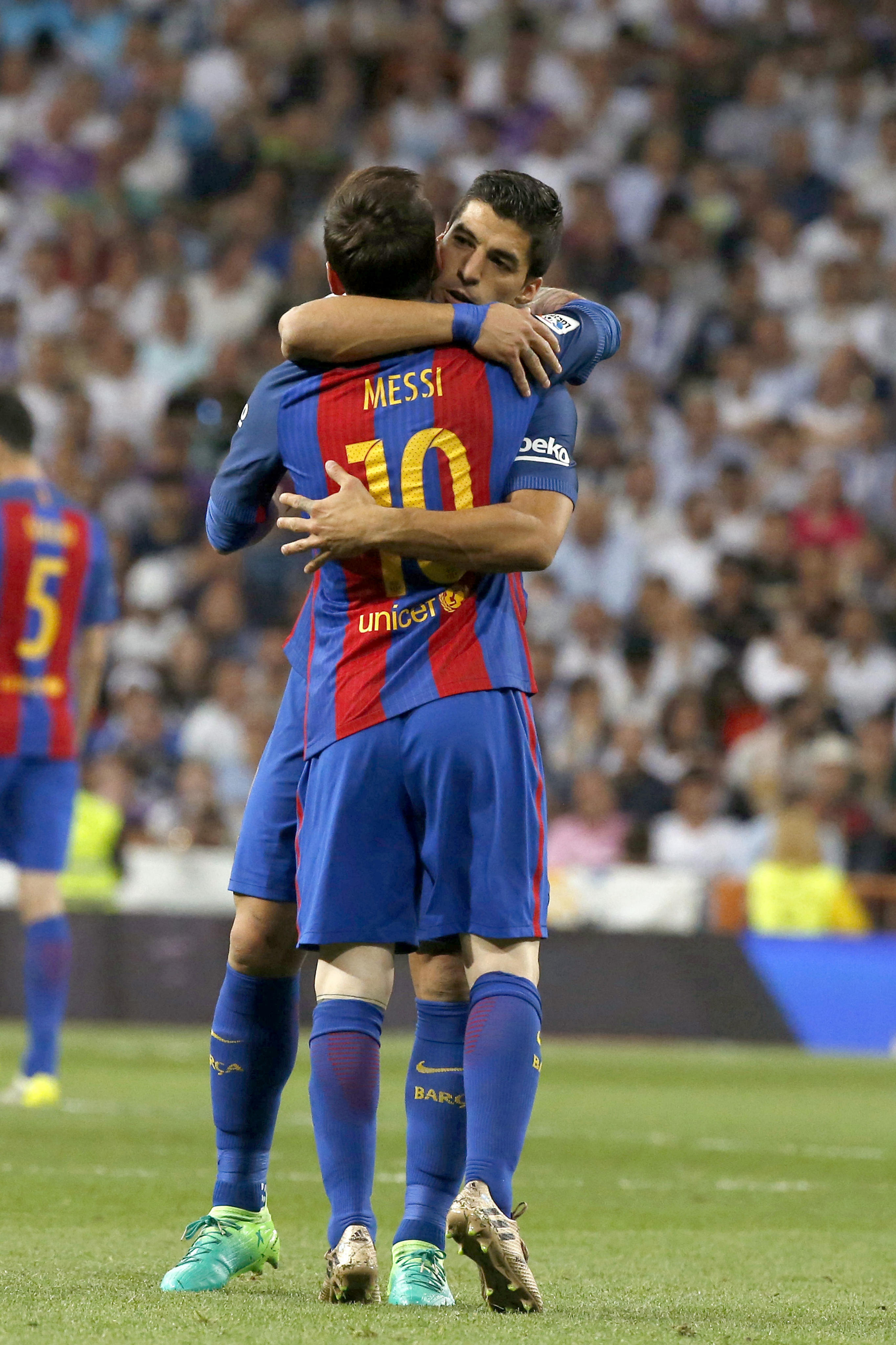 Real - Barcelona 2-3. Umplut de sânge, Messi a adus victoria ”extratereștrilor” la ultima fază și a marcat golul 500 pentru Barca / VIDEO
