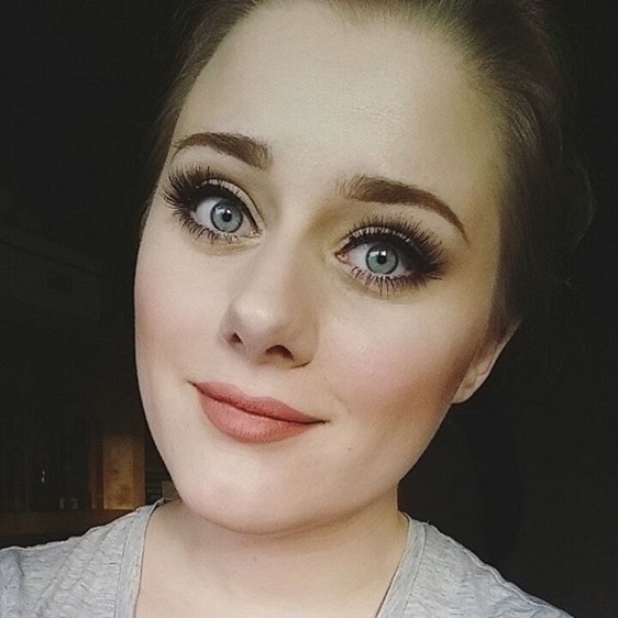 Adele are o sosie! Cum arată tânăra care îi seamănă perfect cântăreței