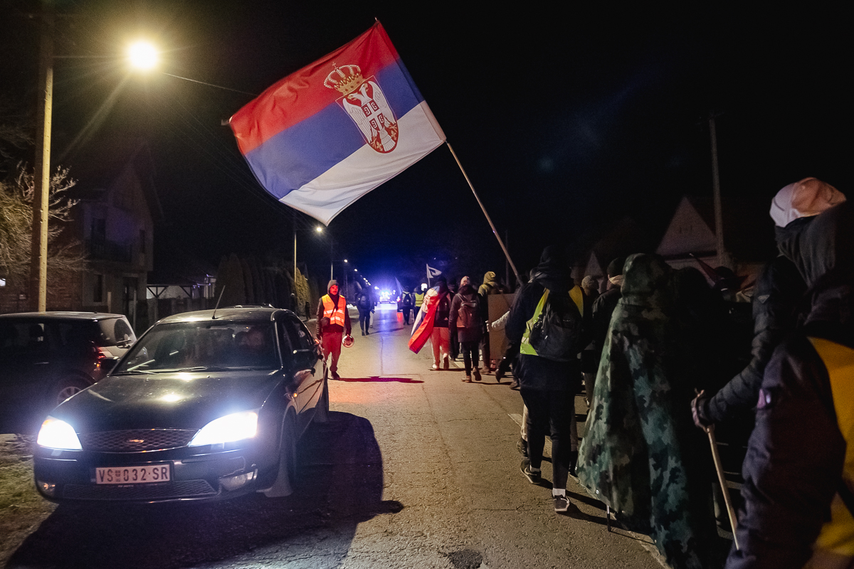 Cum protestează studenții sârbi prin marș și de ce strigă numele Laurei Kovesi