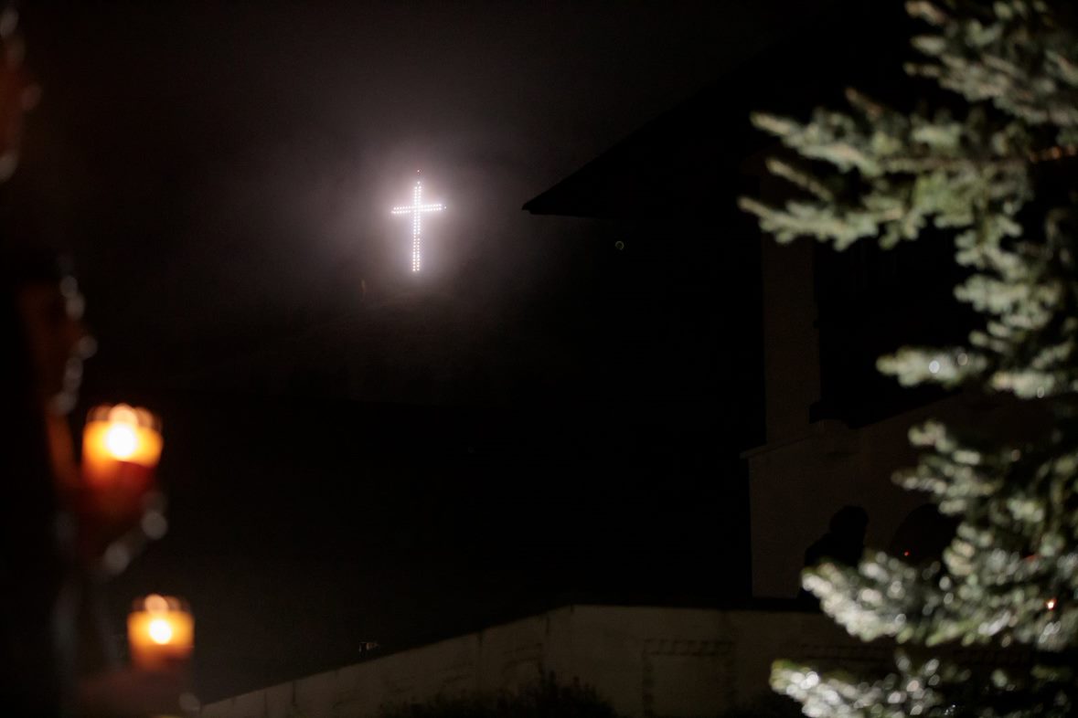 FOTOREPORTAJ. Învierea la Mănăstirea Putna, locul în care mai mulți refugiați ucraineni și-au găsit adăpost în calea războiului