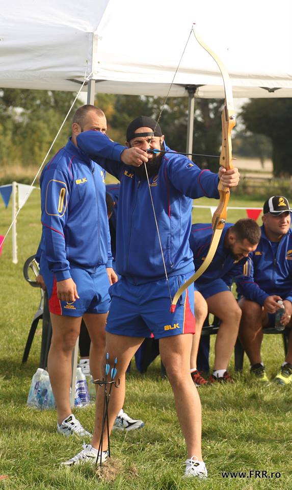 Stejarii s-au distrat tir cu arcul, tras la talere sau la tinţă fixă. ^Convocat în locul lui Ovidiu Toniţa, accidentat, Vlad Nistor a făcut primul antrenament la Cupa Mondială / FOTO&VIDEO
