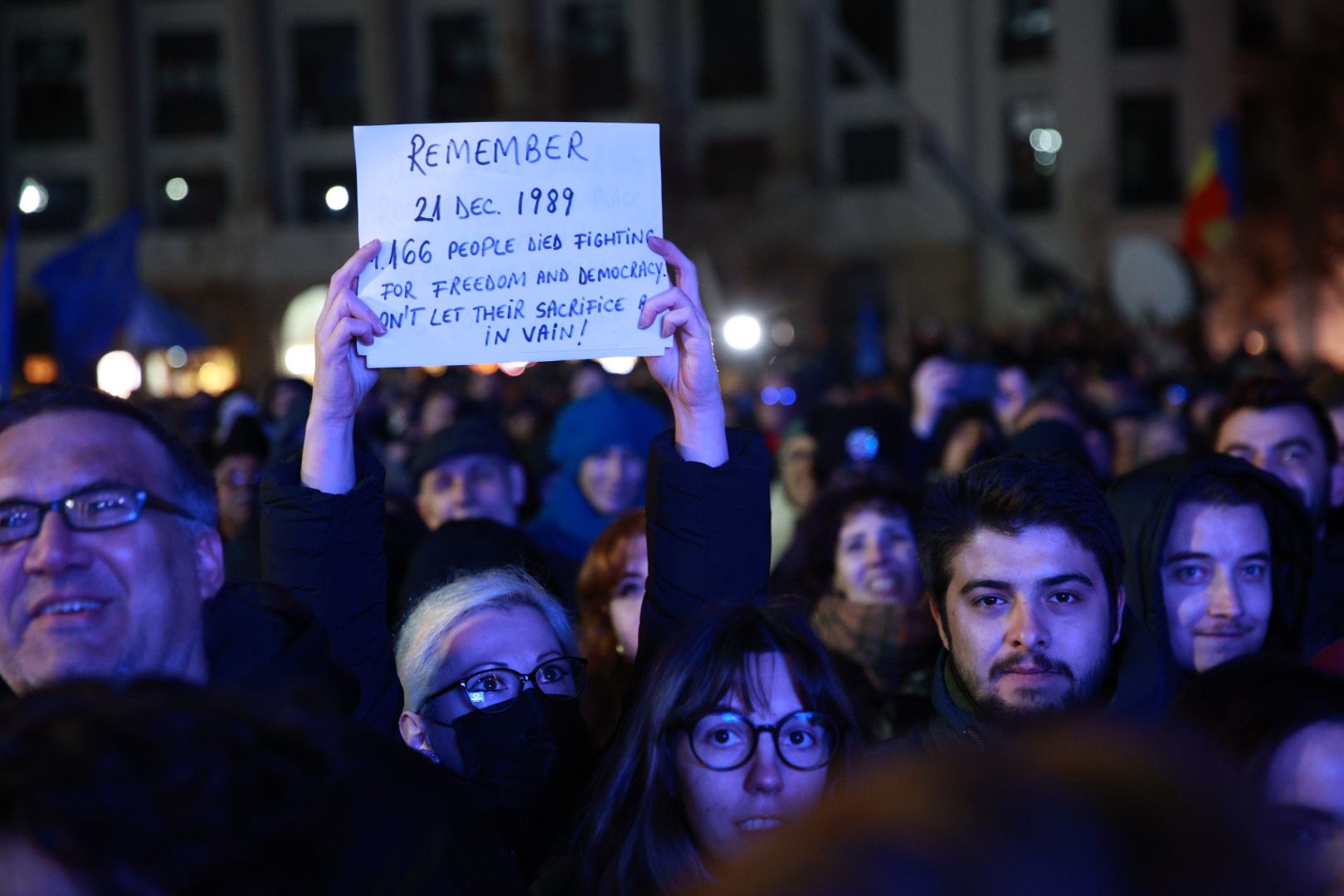 Miting pro-Europa în Piața Universității din București, cu 3 zile înaintea turului 2 al alegerilor prezidențiale