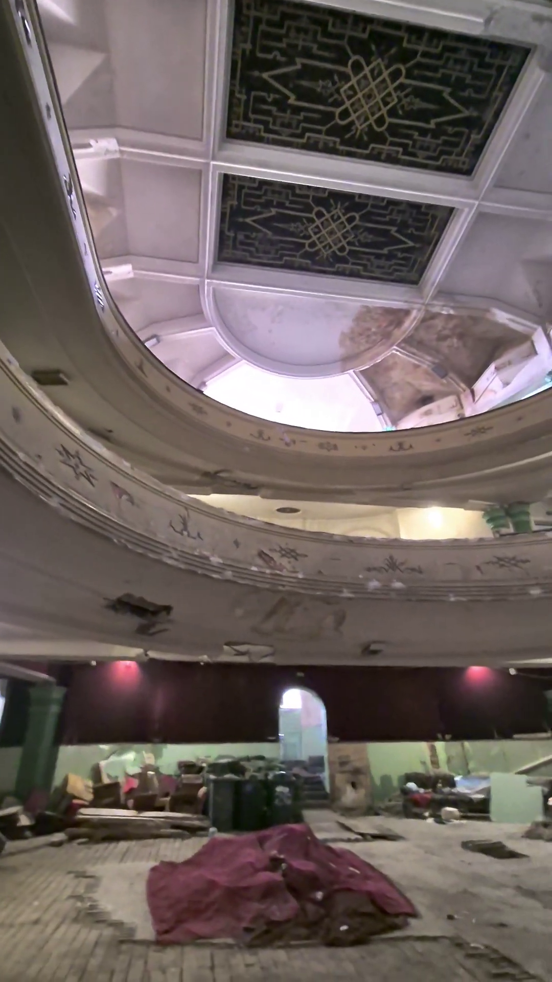 Cinematograful București se vinde pentru suma de 4,9 milioane de euro. Imagini în premieră din interior