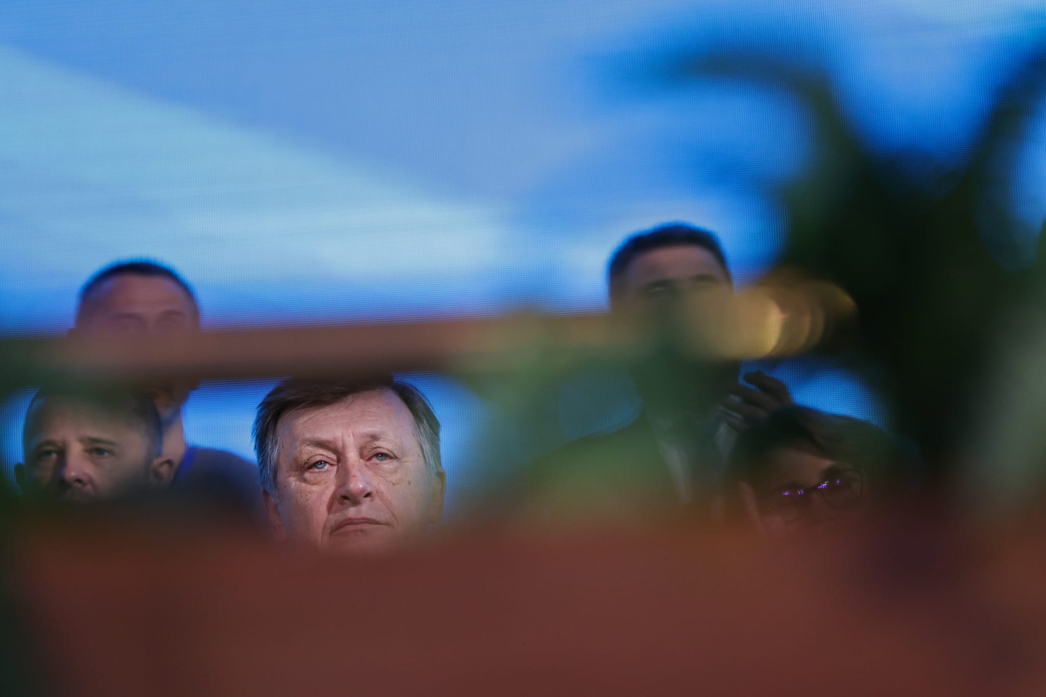 Ce nu s-a văzut la TV la „ungerea” lui Crin Antonescu drept prezidențiabil: atacuri în rafală la adresa lui Georgescu și jocuri de culise pentru împărțirea funcțiilor din Executiv