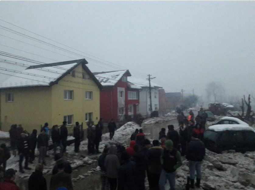 Inundații în județul Bistrița-Năsăud. Zeci de gospodării și mai multe drumuri, măturate de ape după topirea gheții