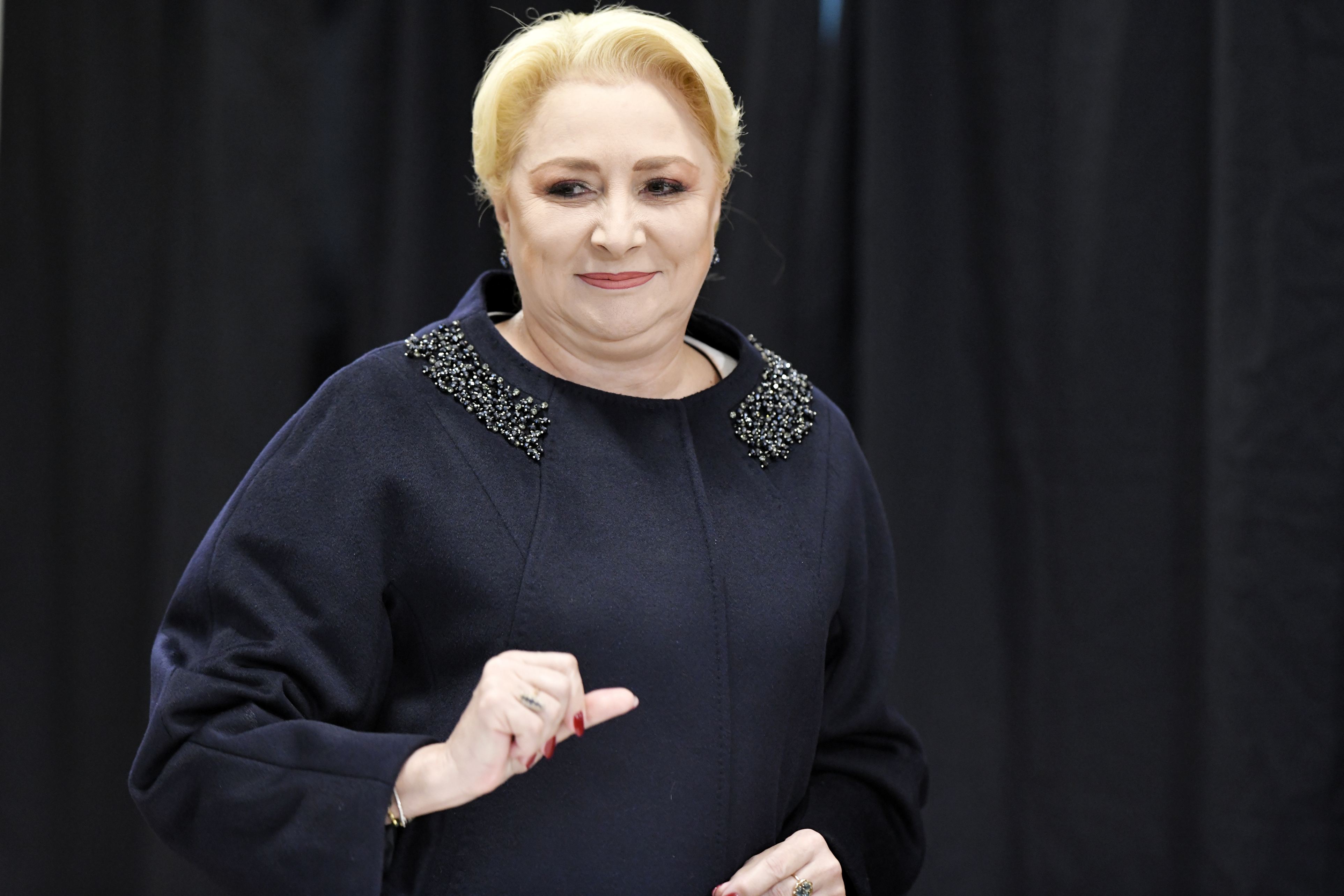 Imagini rare cu Viorica Dăncilă în tinerețe, înainte să intre în politică. Cum arăta brunetă și cu părul ondulat