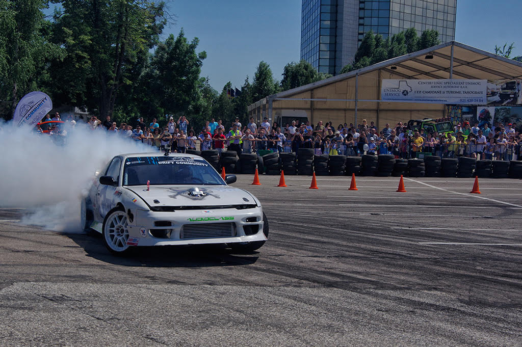 Aşii driftului au topit asfaltul! Cei mai buni piloţi s-au întrecut într-un spectacol impresionant / GALERIE FOTO