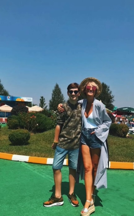 Cum arată băiatul lui Carmen Negoiță și al lui Ionuț Negoiță. Harold are 20 de ani și studiază acum în Elveția