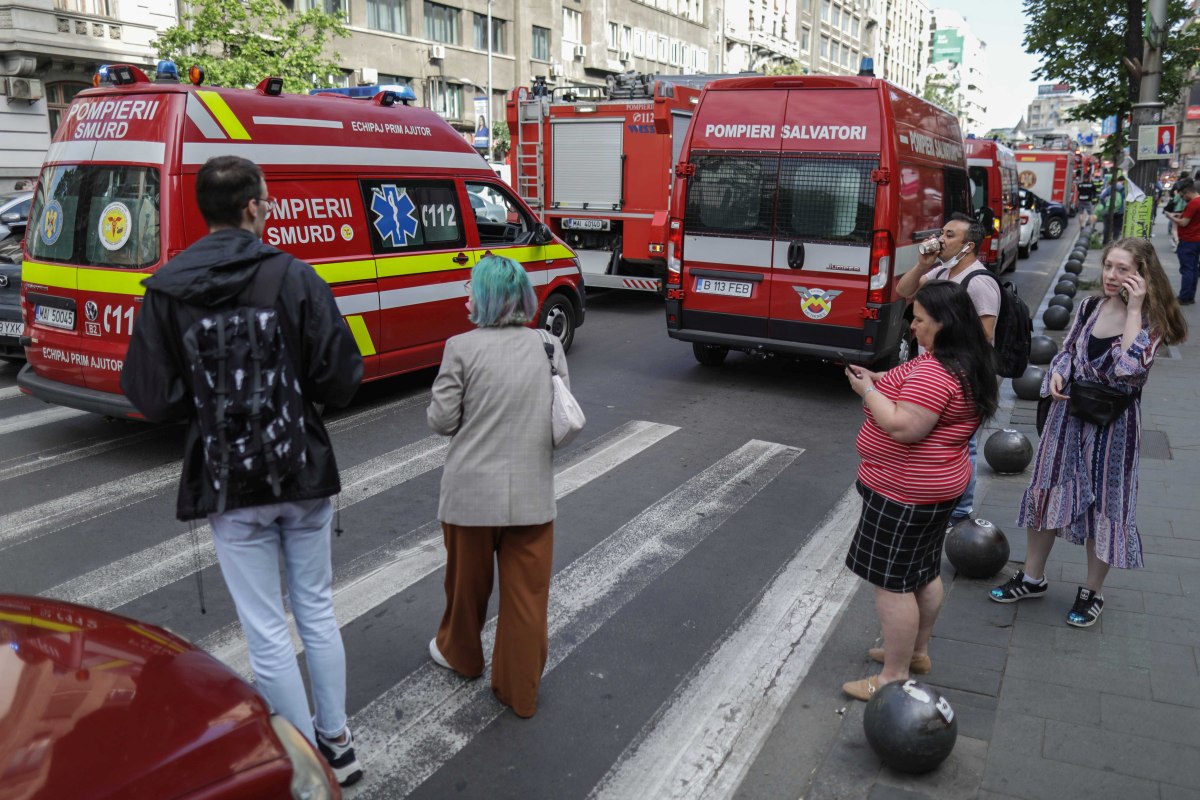 Alertă de incendiu la metrou, la Piața Romană. Trei stații au fost evacuate și 25 de călători au primit îngrijiri medicale