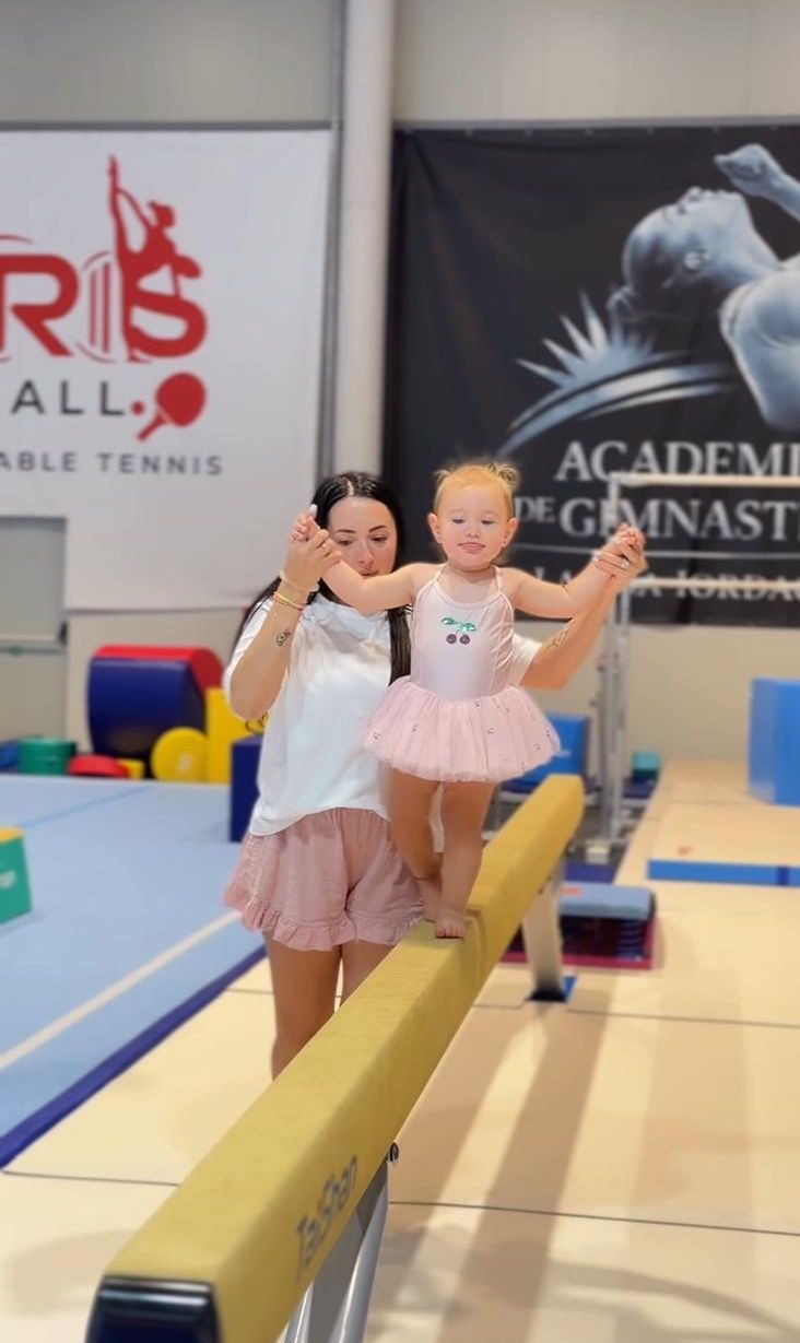Larisa Iordache, imagini adorabile cu fiica ei pe bârnă: „Pas cu pas, descoperim bucuria mișcării”