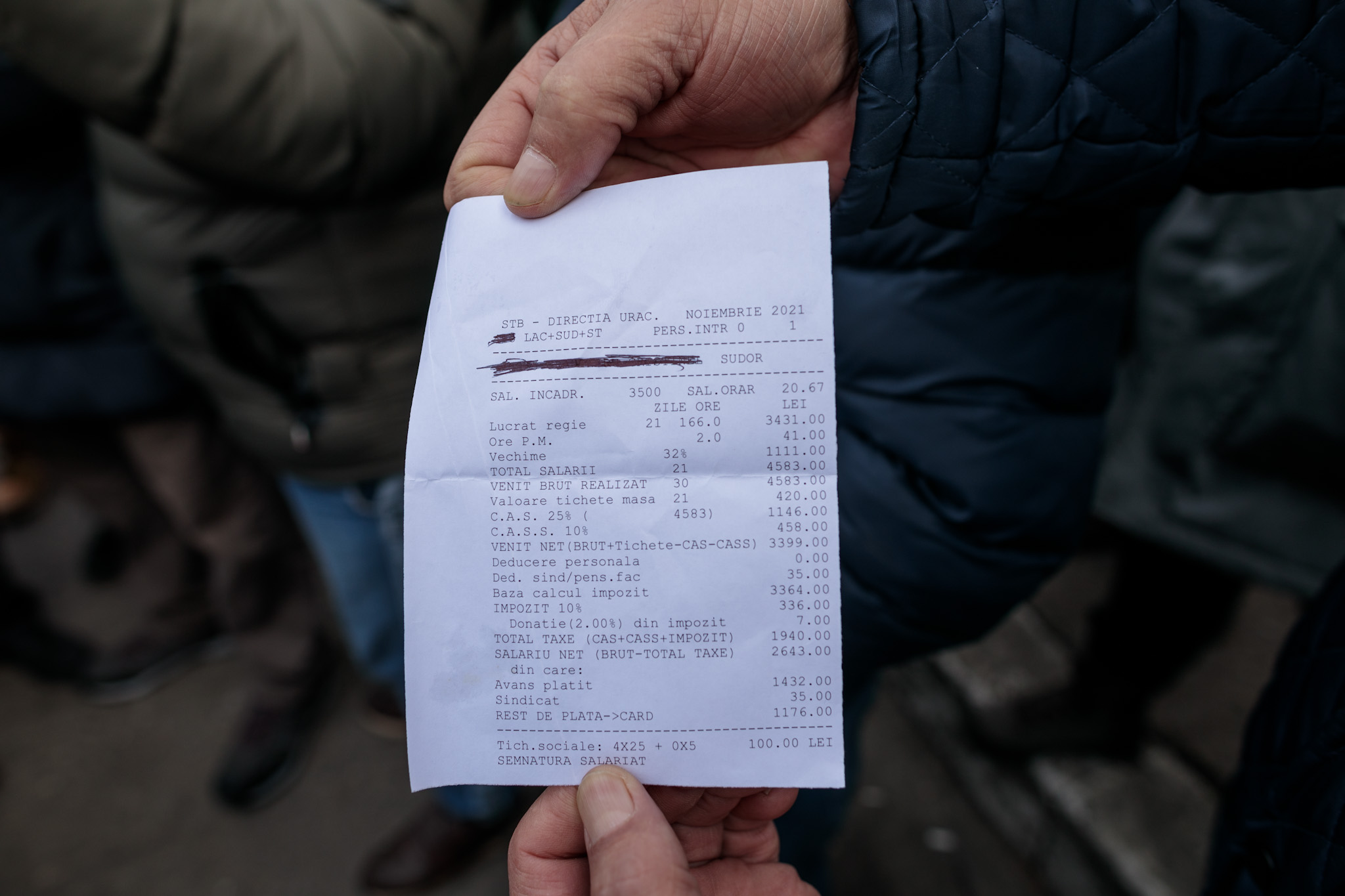 Reportaj din depourile STB. Versiunea angajaților aflați în grevă: „Călătorul nu știe cum ne chinuim noi să tragem de volan sau să mergem fără frâne”