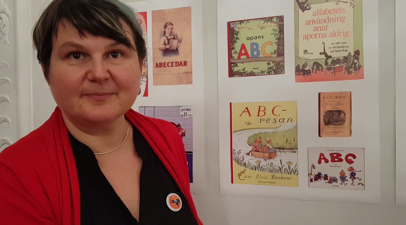 VIDEO / EXPERIMENT LIBERTATEA. Am dus un copil de 8 ani la o expoziție de abecedare din România, Franța și Suedia. Ce manual a ales?