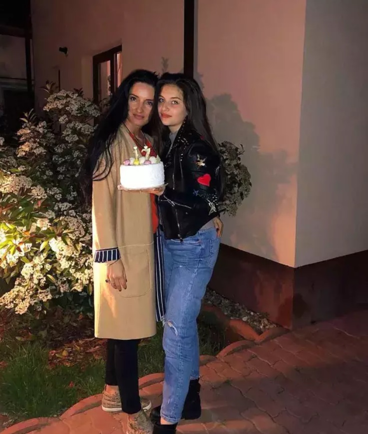 Imagini rare cu Ami Teiceanu, femeia care l-a făcut tată pentru prima oară pe Liviu Vârciu. A împlinit 44 de ani
