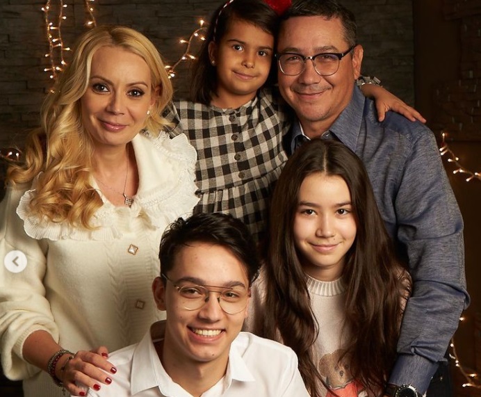 Cine a fost prima soție a lui Victor Ponta. Roxana i-a fost colegă de liceu, iar după divorț a rămas cu casa din Chitila