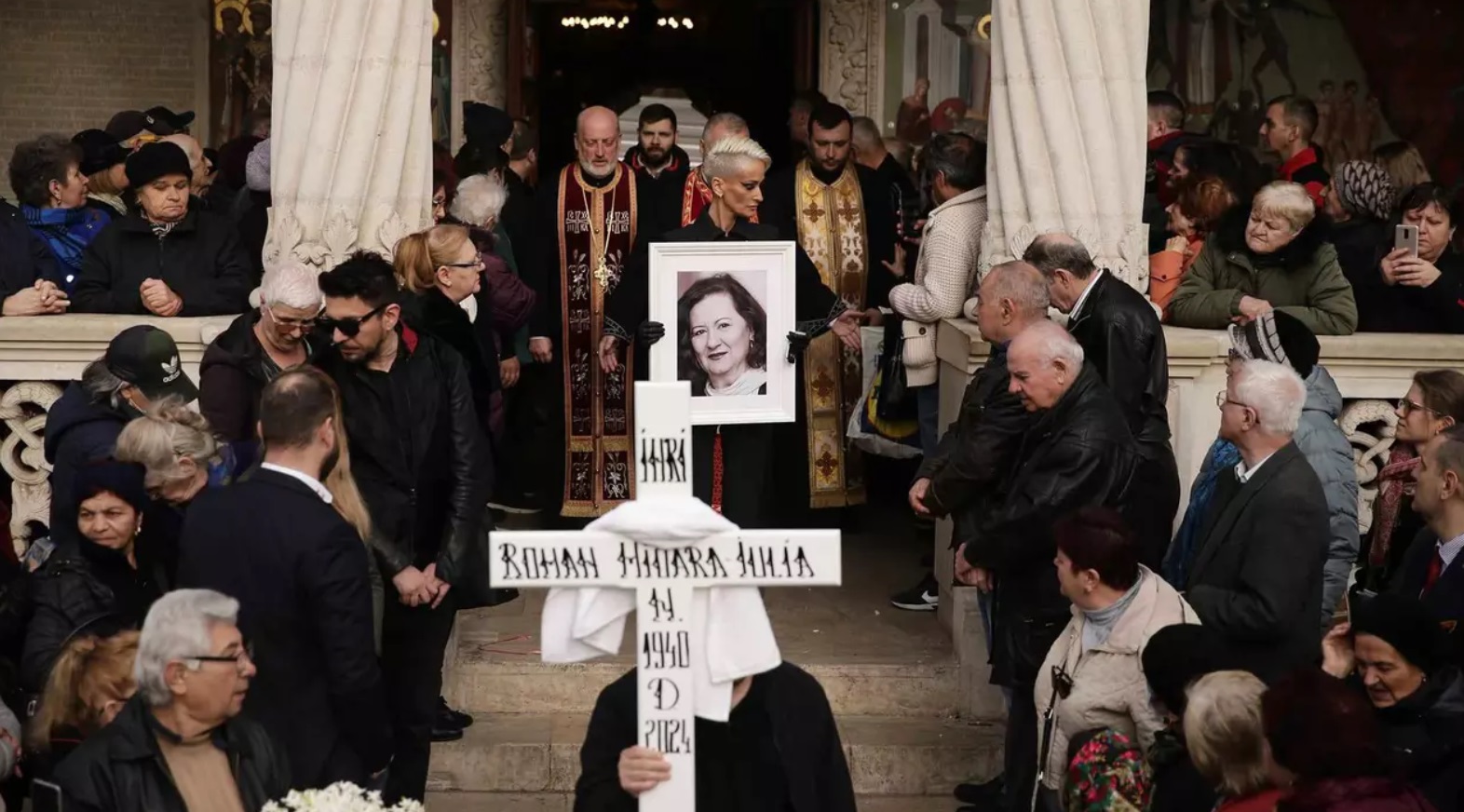 Ce a găsit Oana Roman în camera mamei sale: „Tot descopăr. M-am apucat acum să fac ordine în hârtii, în poze”