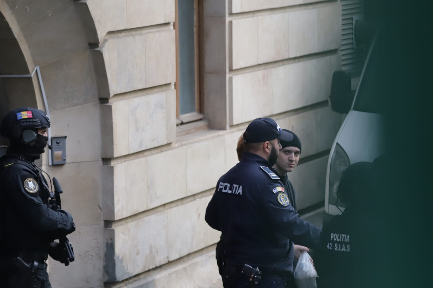 Horațiu Potra, păzit de un comando de mascați. Șeful mercenarilor a fost adus la Curtea de Apel București, alături de fiul și nepotul său