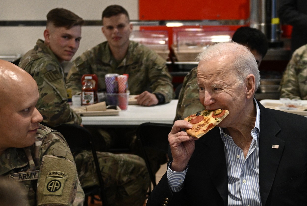 Joe Biden către militarii americani staționați în orașul polonez Rzeszow: „Sunteți în mijlocul luptei dintre democrație și oligarhi”