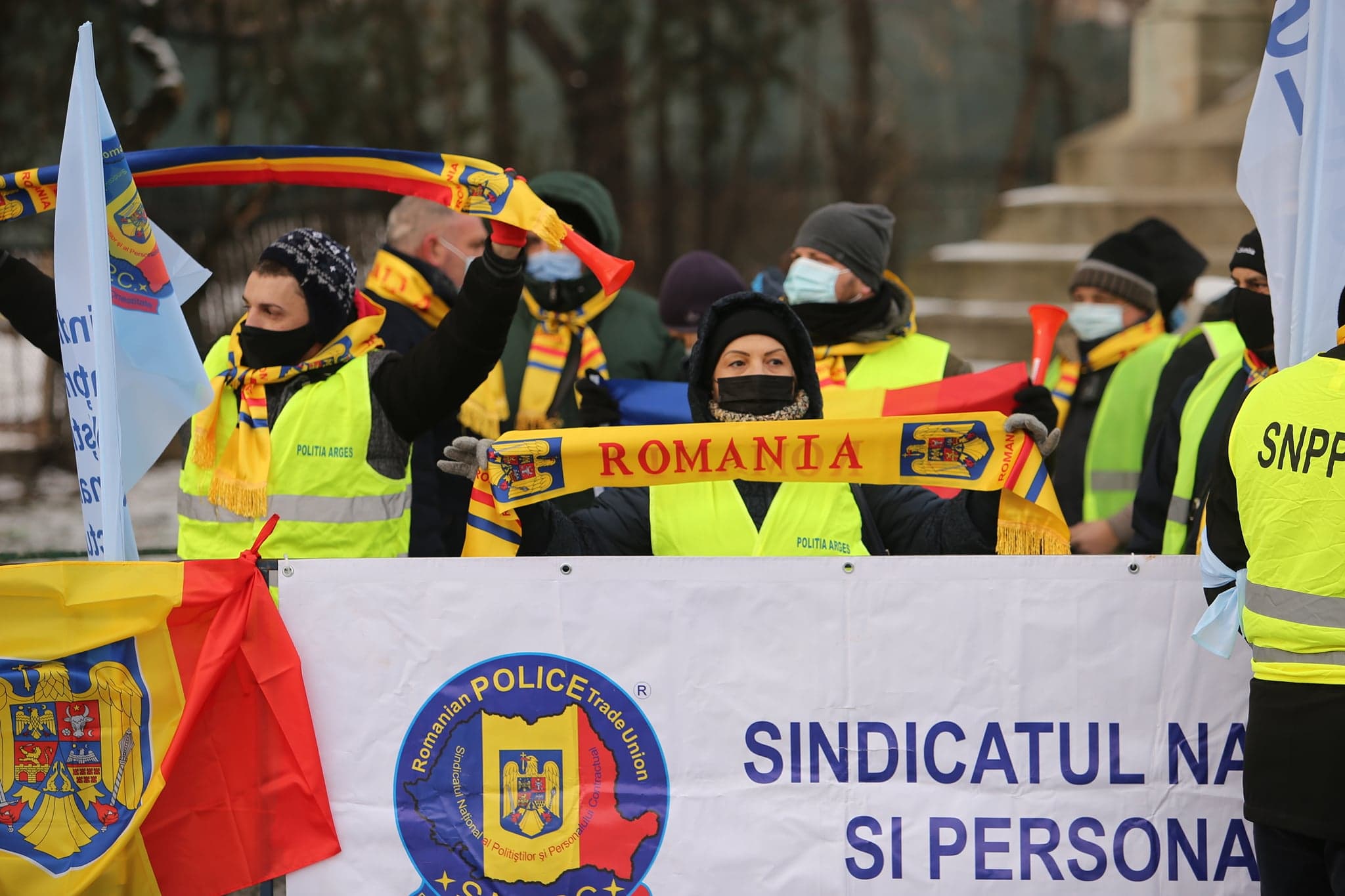 Protest în fața Palatului Cotroceni, pentru salarii și pensii mai mari