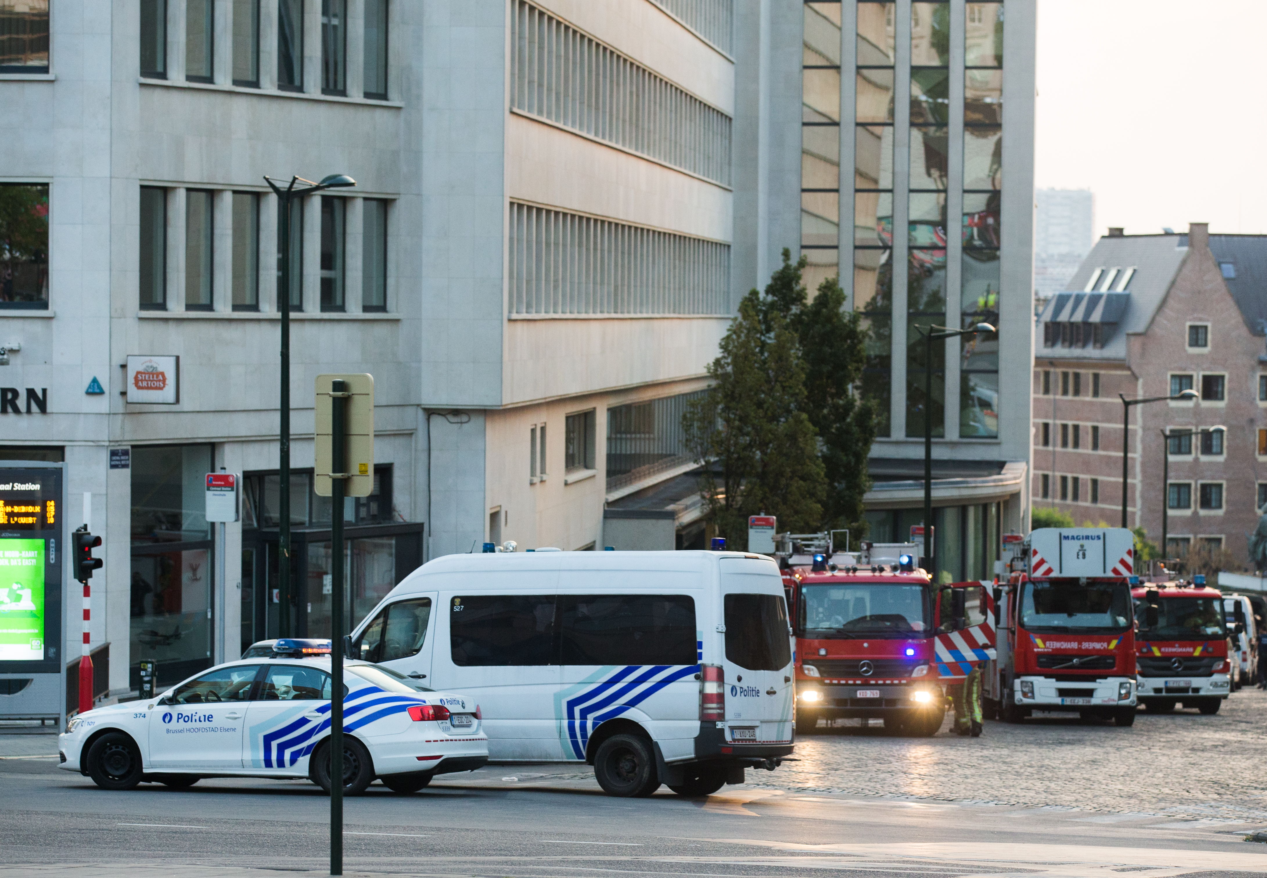Tentativă de atentat la Gara Centrală din Bruxelles | Un bărbat a fost împușcat, după ce a detonat o centură explozivă