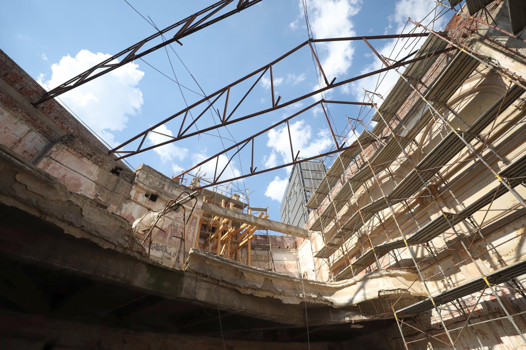 Am intrat pe șantier! Renaște cinematograful Marconi, monumentul istoric abandonat la Gara de Nord. Inaugurare specială cu șuncă, șpriț și țuică