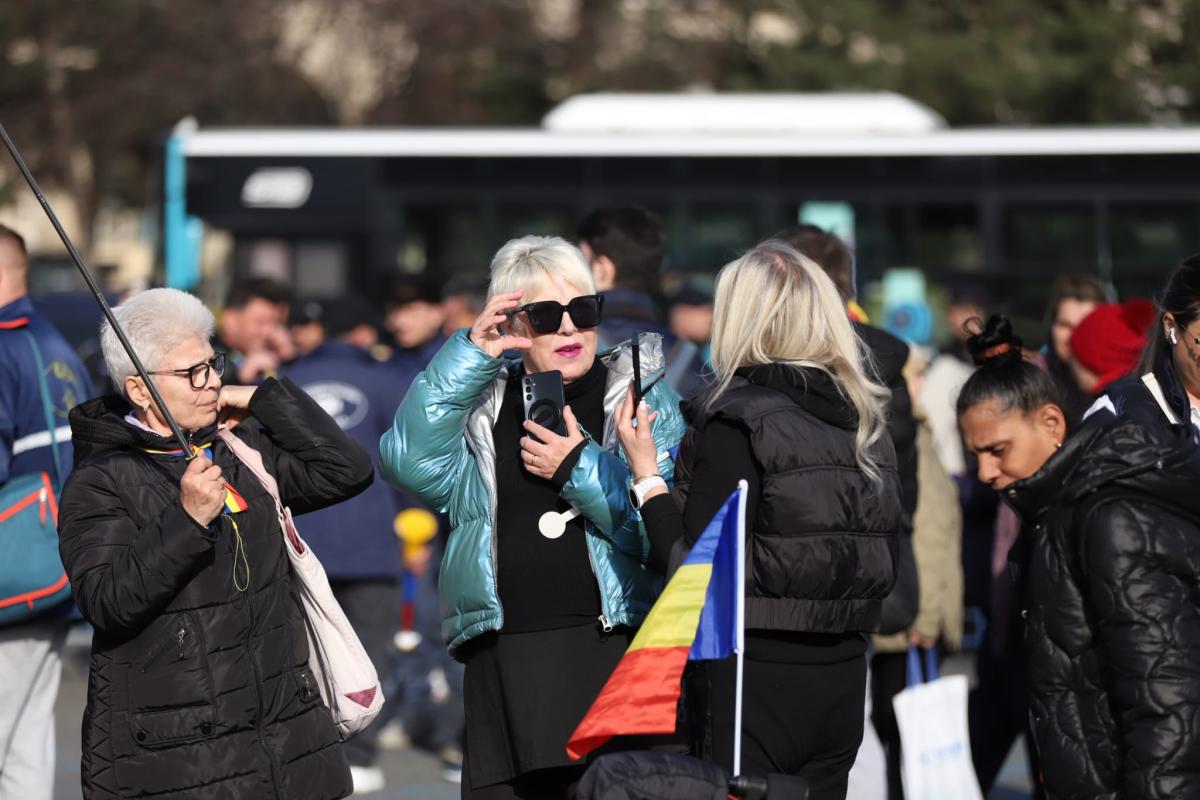 Fanii lui Călin Georgescu au spart barajul la protestul de la Guvern. Bătaie între mineri și jandarmi la finalul manifestației