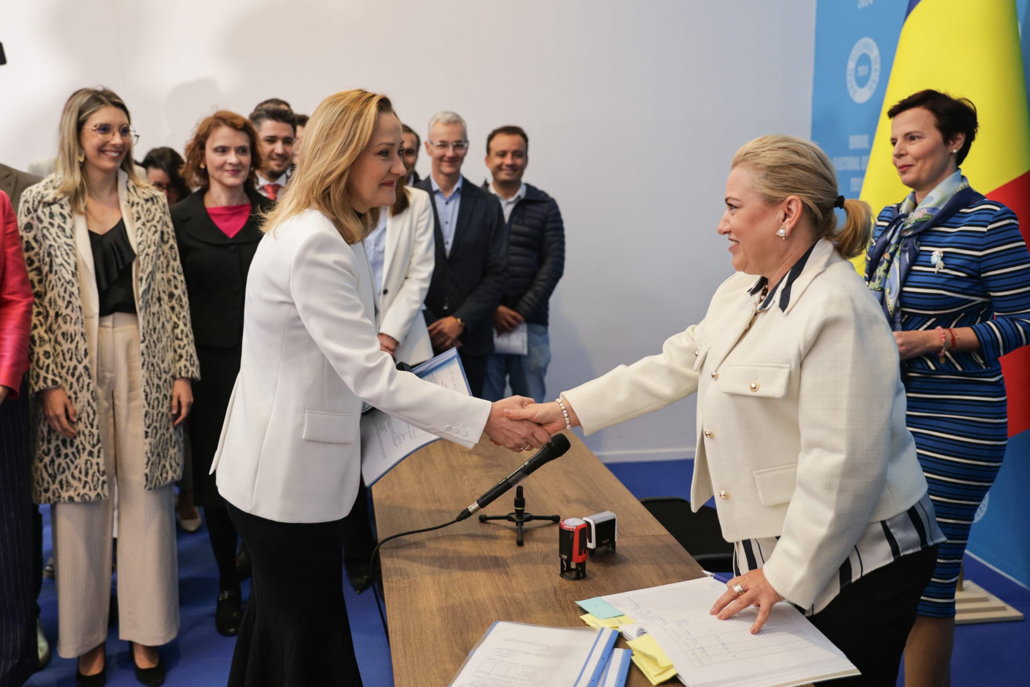 Elena Lasconi și-a depus candidatura la prezidențiale. Atac la Nicolae Ciucă: „Asta știe să facă, să execute ordine” | VIDEO