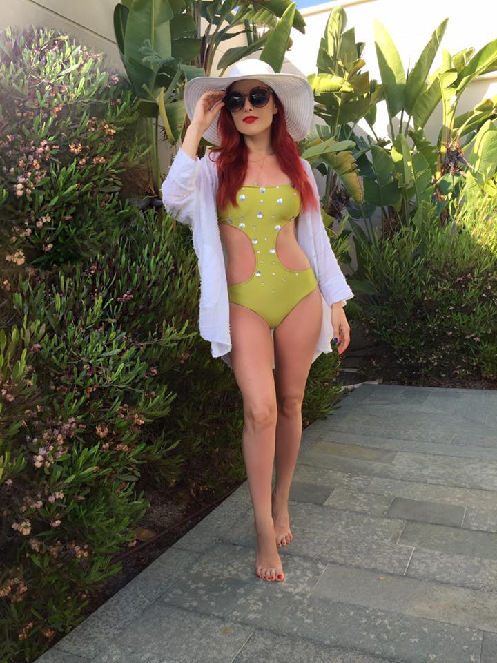Elena Gheorghe, sexy în costum de baie. Cum se relaxează în vacanță | FOTO