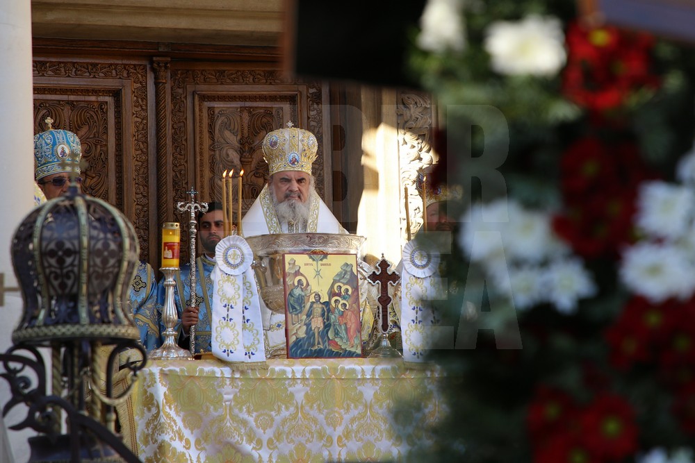 UPDATE. Patriarhul Daniel a oficiat, sâmbătă, slujba Agheasmei Mari la Catedrala Patriarhală / GALERIE FOTO