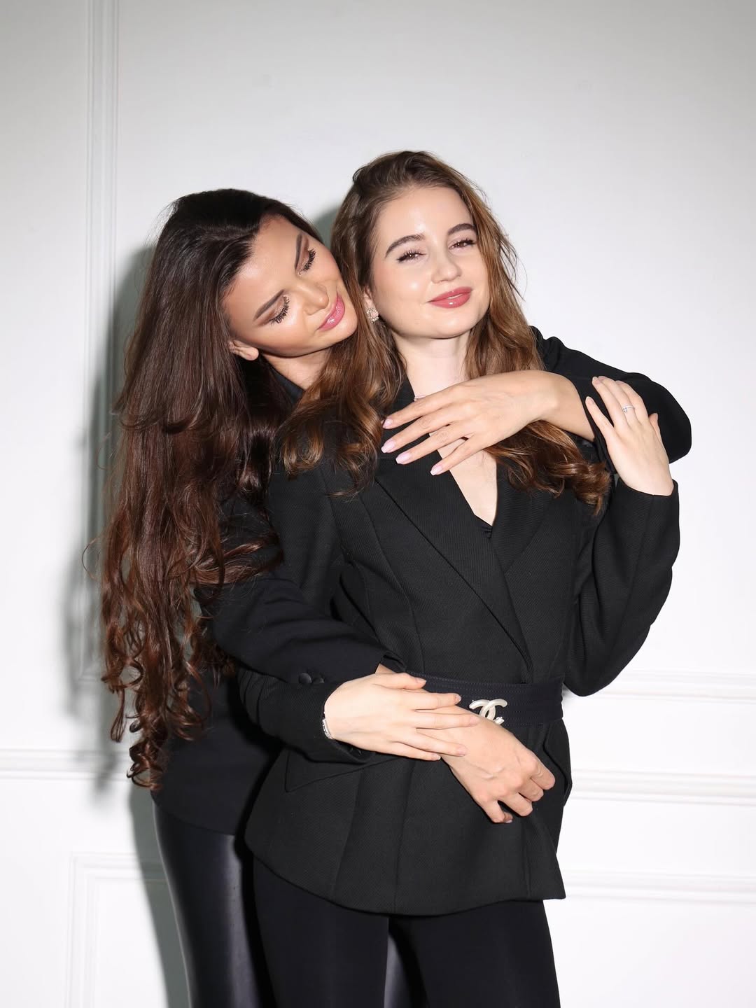 Imagini rare cu Irina Columbeanu și Monica Gabor împreună. Fiica lui Irinel s-a întors în Malibu: „Idolul meu, Moni Bomboni”