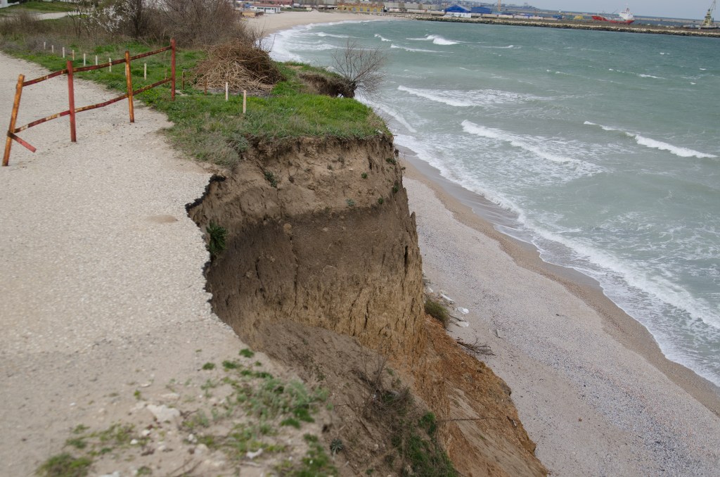 Vacanța la mare? Sport extrem pe litoralul românesc! Vezi peisajul dezolant care îi așteaptă pe turiști în unele stațiuni de la țărmul Mării Negre