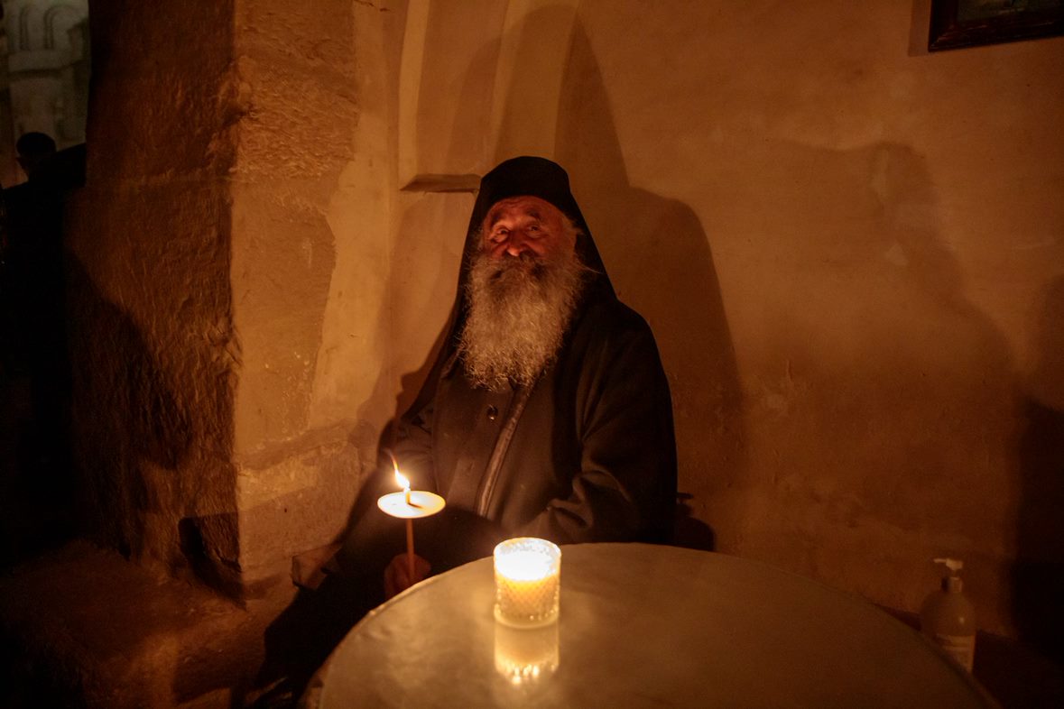 FOTOREPORTAJ. Învierea la Mănăstirea Putna, locul în care mai mulți refugiați ucraineni și-au găsit adăpost în calea războiului