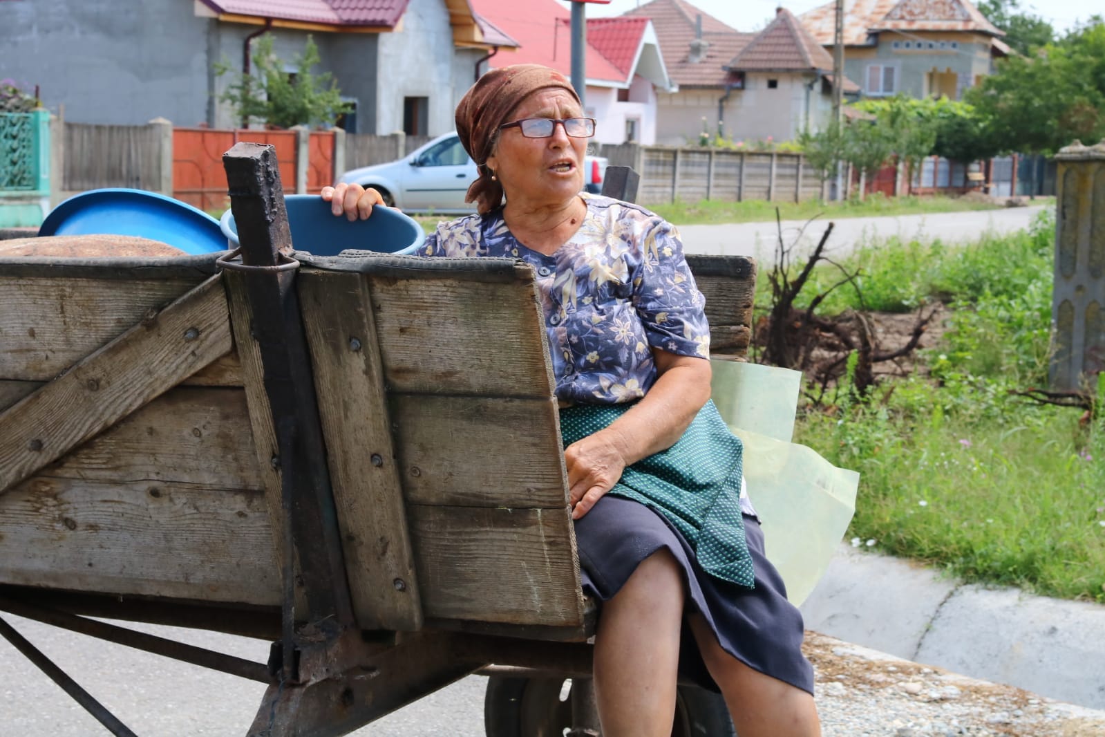 REPORTAJ/Localnicii din Deveselu nu se tem de Putin sau de rachete balistice. Sunt supărați că poștașul întârzie cu pensiile/ VIDEO