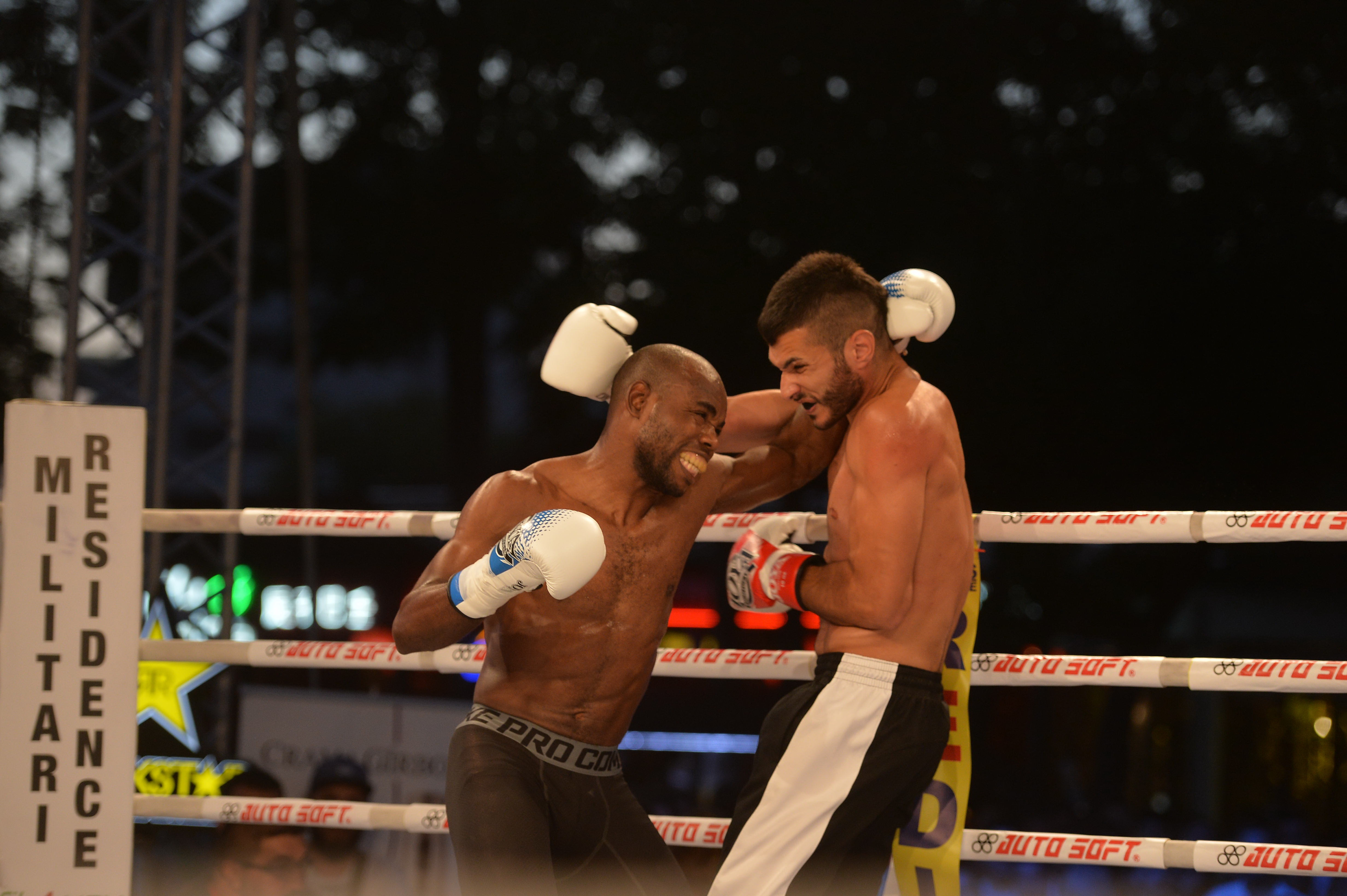 Andrei Stoica îşi păstrează centura de campion mondial / GALERIE FOTO&VIDEO
