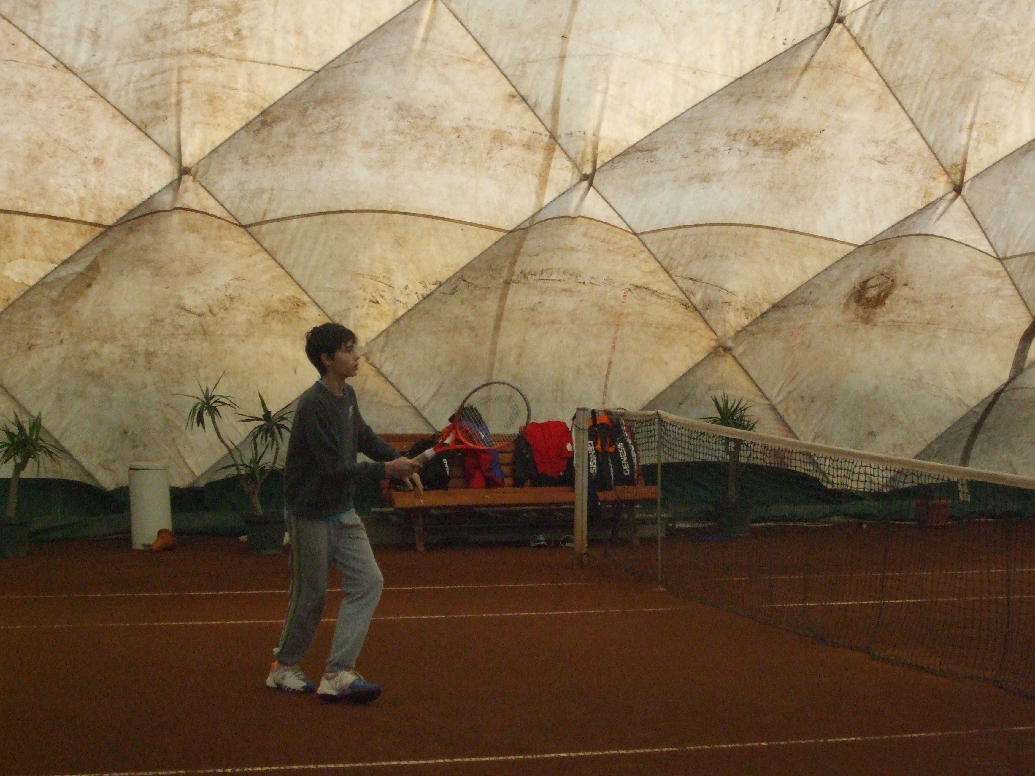 Filip Jianu: "Vreau mă menţin în primii 5 în Europa". 10, media generală la scoală pentru micul jucător de tenis! ^Părinții cheltuie 20.000 de euro pe an. ALTE TALENTE JUVENILE