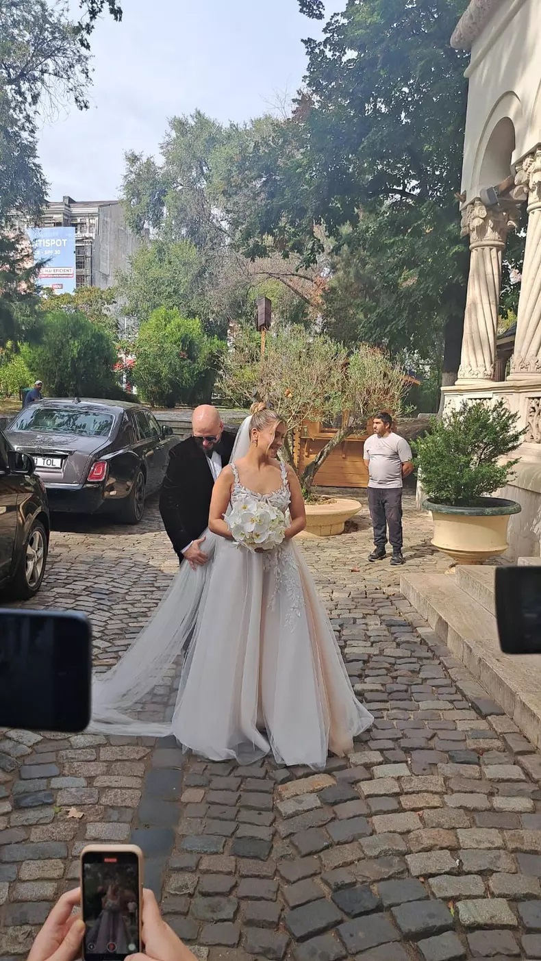 Lora și Ionuț Ghenu se căsătoresc religios astăzi. Primele imagini de la nuntă