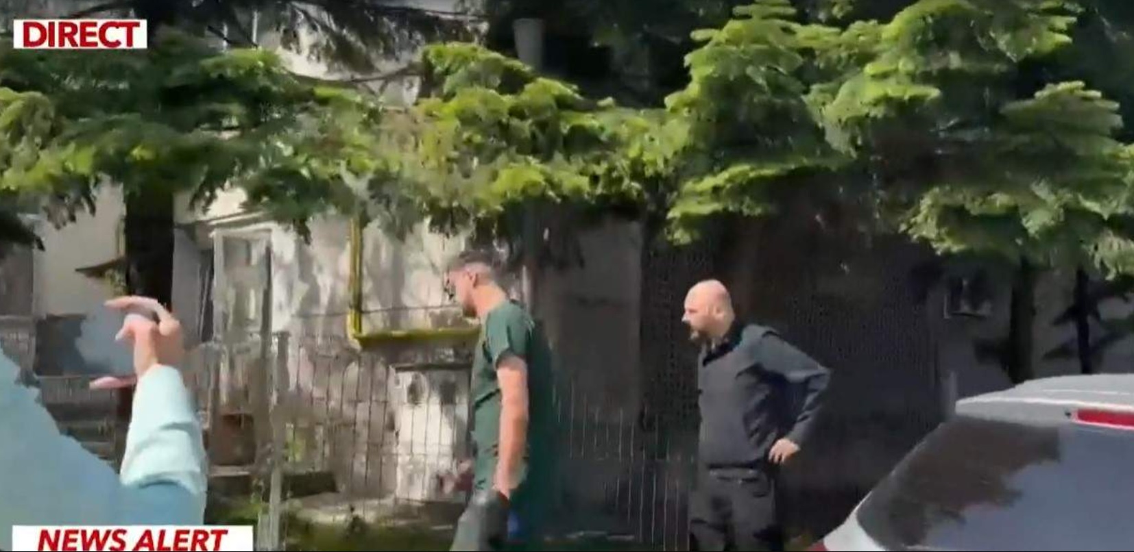 Primele imagini cu Alex Marcu după moartea Teodorei Marcu. Îmbrăcat în negru, el a mers la morgă pentru a ridica trupul neînsuflețit al soției