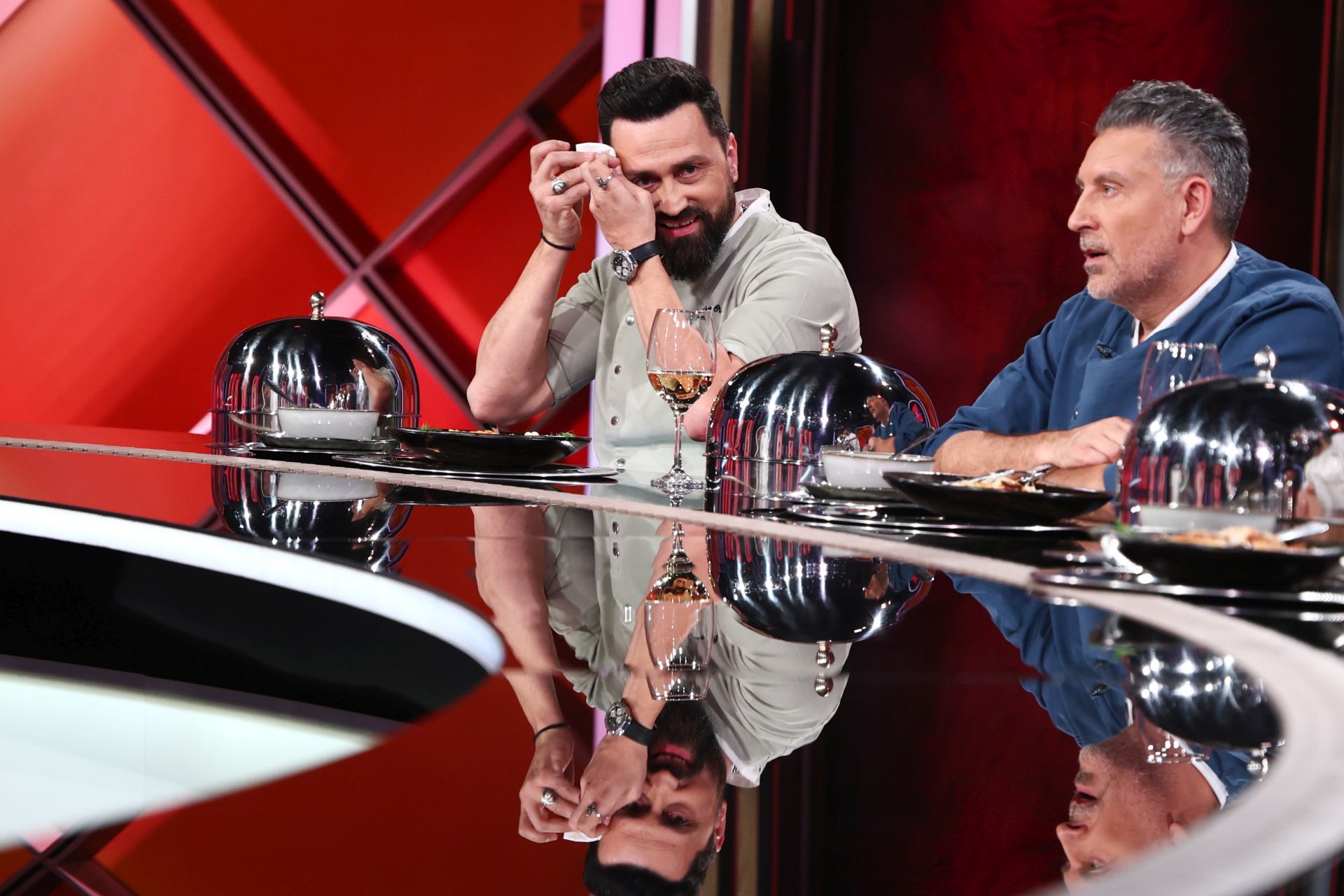 Întâlnire emoționantă între chef Orlando Zaharia și mentorul său, în bucătăria Chefi la cuțite. „A fost copilul meu de suflet cel bun”