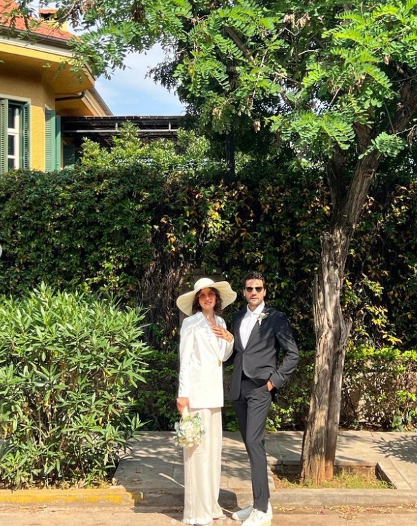 Kaan Urgancıoğlu din serialul „Secrete de familie”, surprins de paparazzi în vacanță. Presa din Turcia scrie că soția actorului e însărcinată