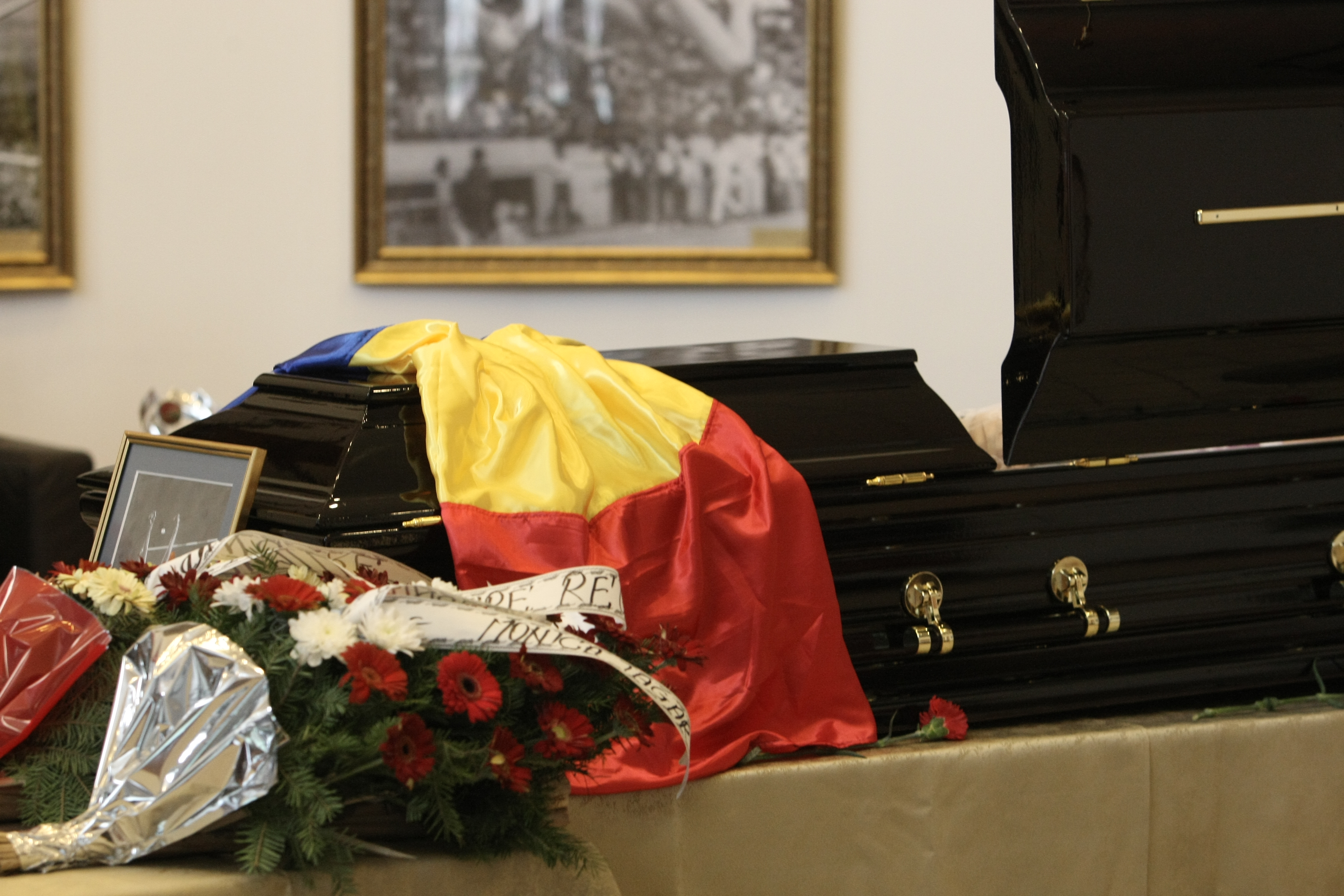 Lumea sportului românesc își ia adio cu lacrimi în ochi de la ”Doamna atletismului mondial”. ^Învăluită în tricolor / GALERIE FOTO&VIDEO