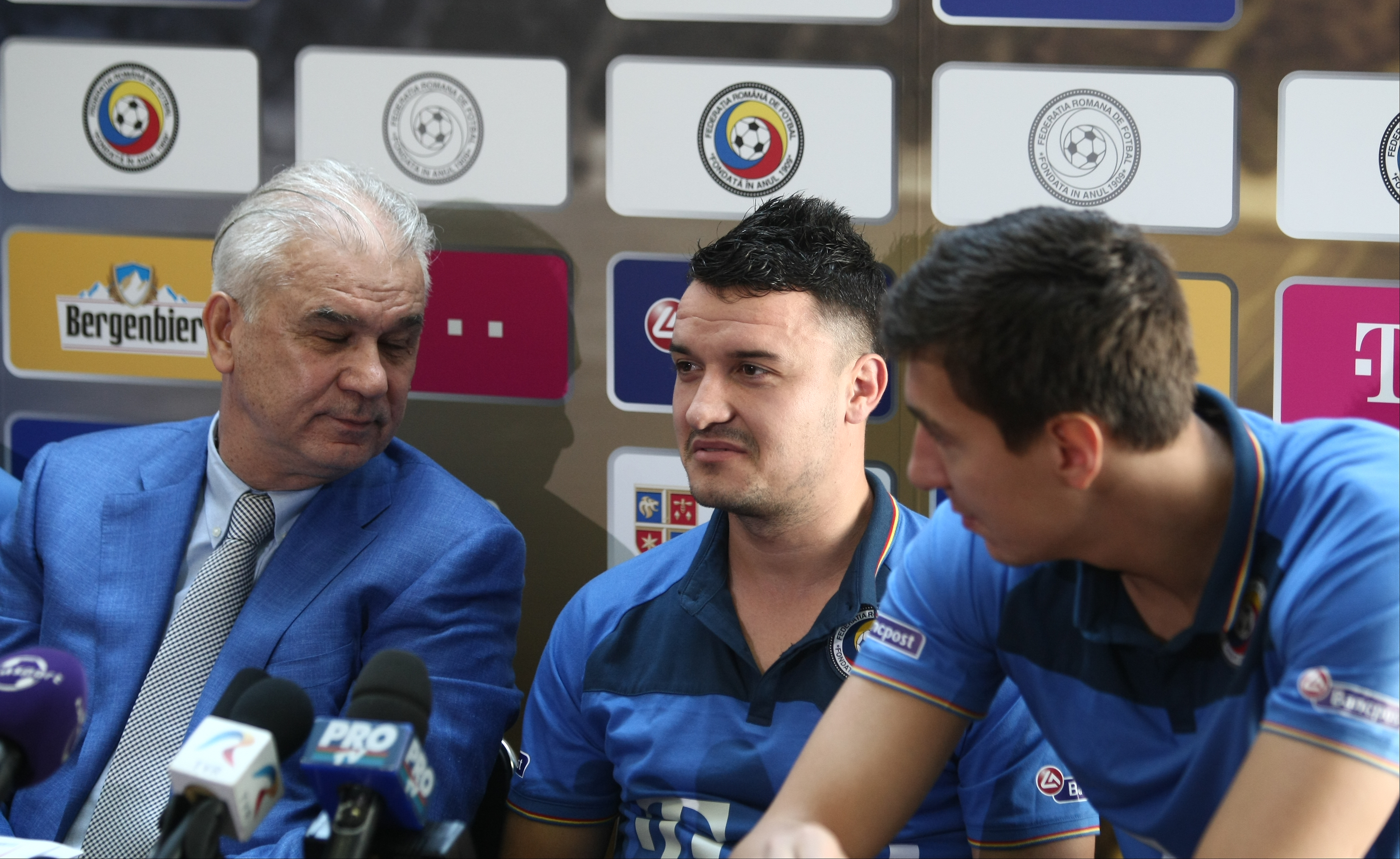 Schimb de replici fabuloase între Iordănescu și Budescu. ”Aștept să te apuci de fotbal”. ”Ce vrei, bă, cine ești?” / GALERIE FOTO
