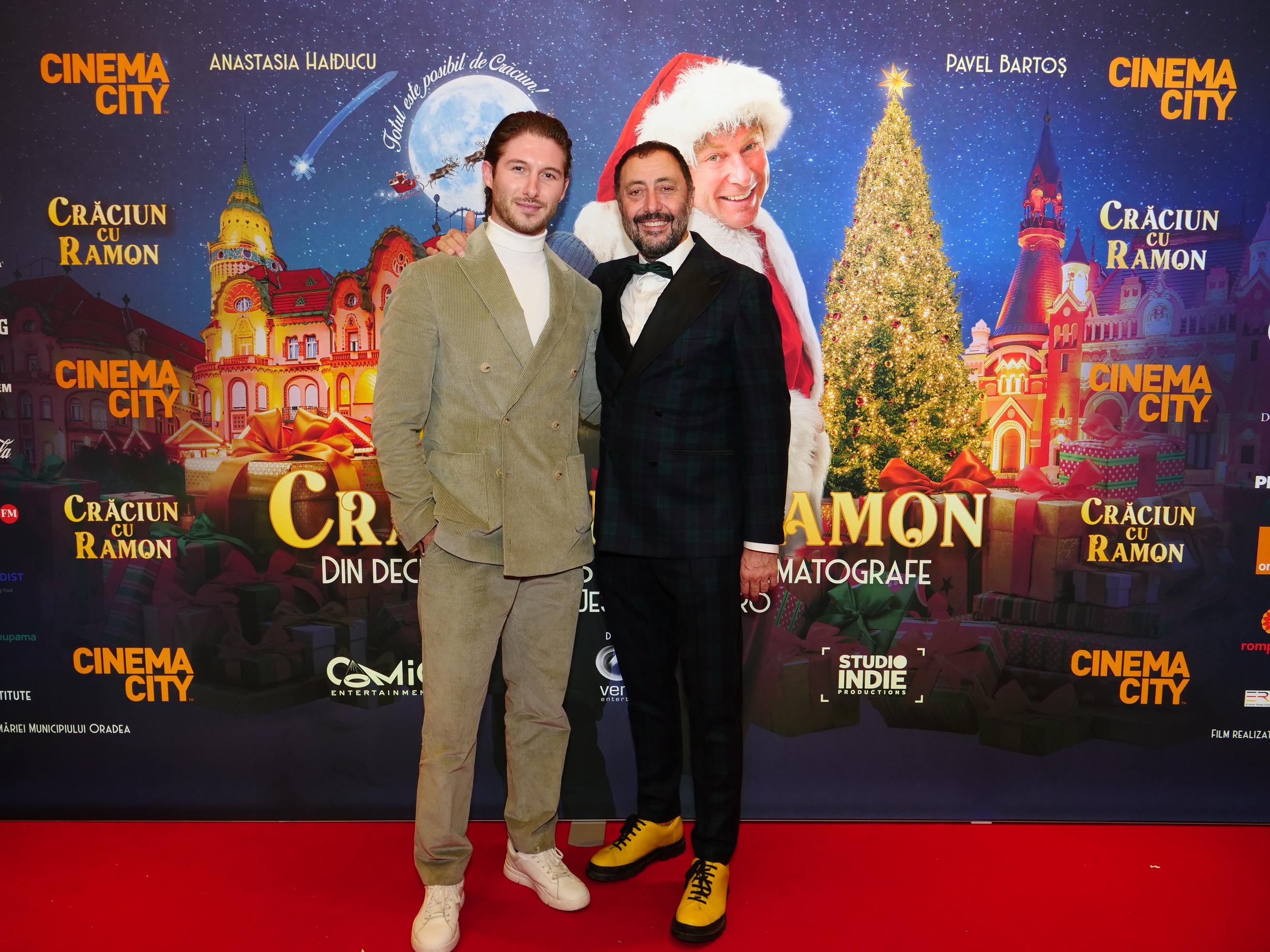 Cum au apărut Smiley și Gina Pistol la premiera de gală „Crăciun cu Ramon”, filmul lui Pavel Bartoș. Alături de cine au fost surprinși în sala de cinema