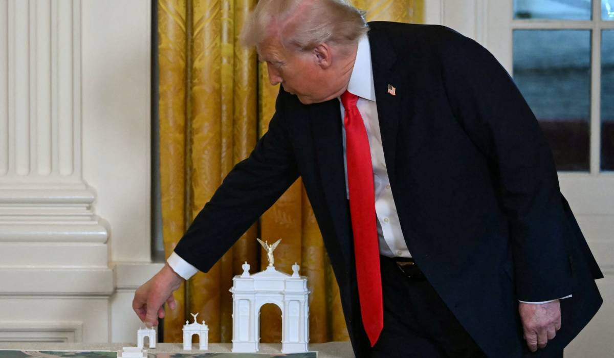 Donald Trump vrea propriul Arc de Triumf, lângă un cimitir: „Pentru mine - va fi superb”. Cum arată monumentul în variantă mică, medie și mare | VIDEO