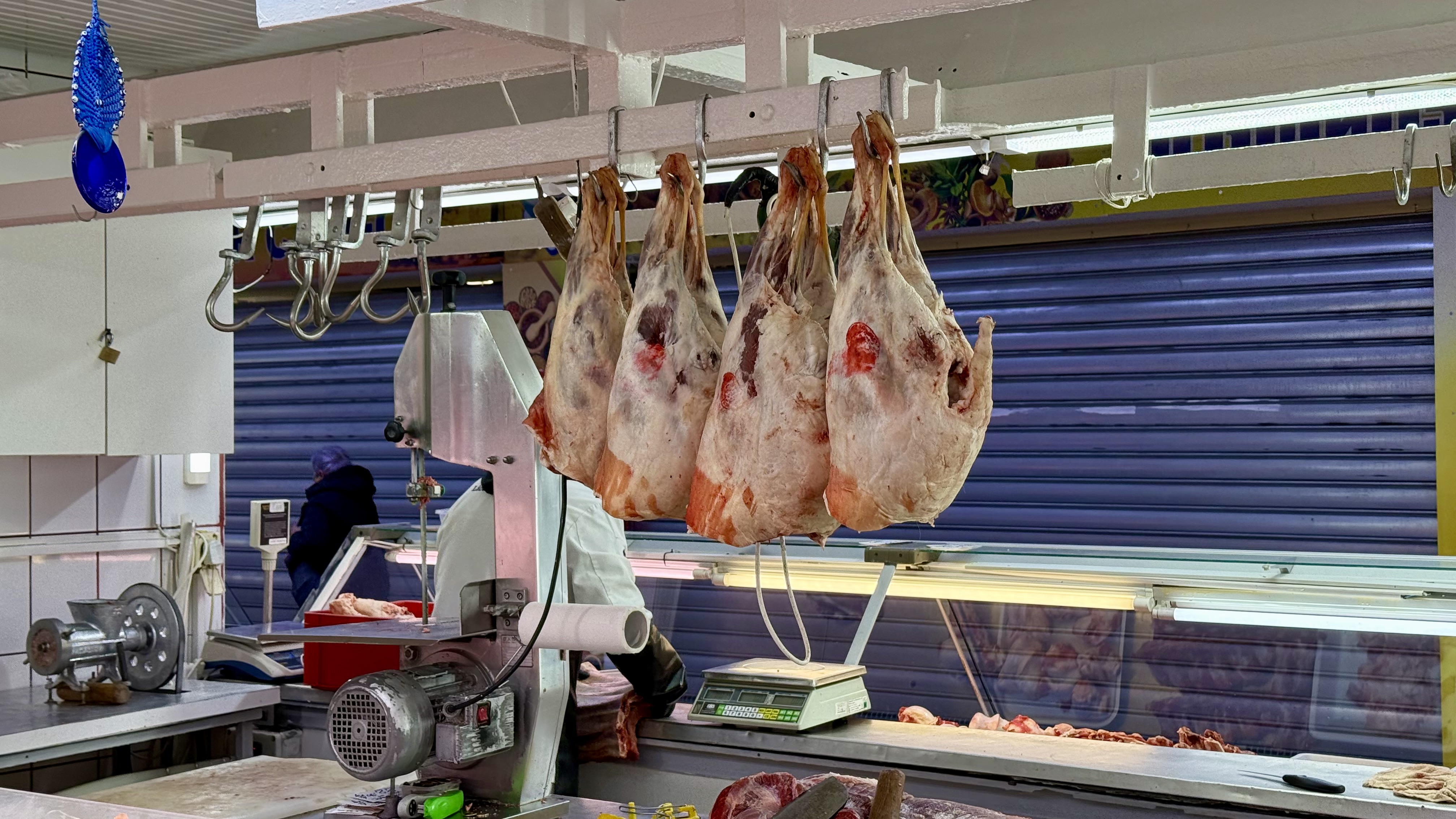 Preț miei Paște 2026. Cât costă kilogramul de carne de miel la București? „Am luat jumătate și am terminat bâlciul!”