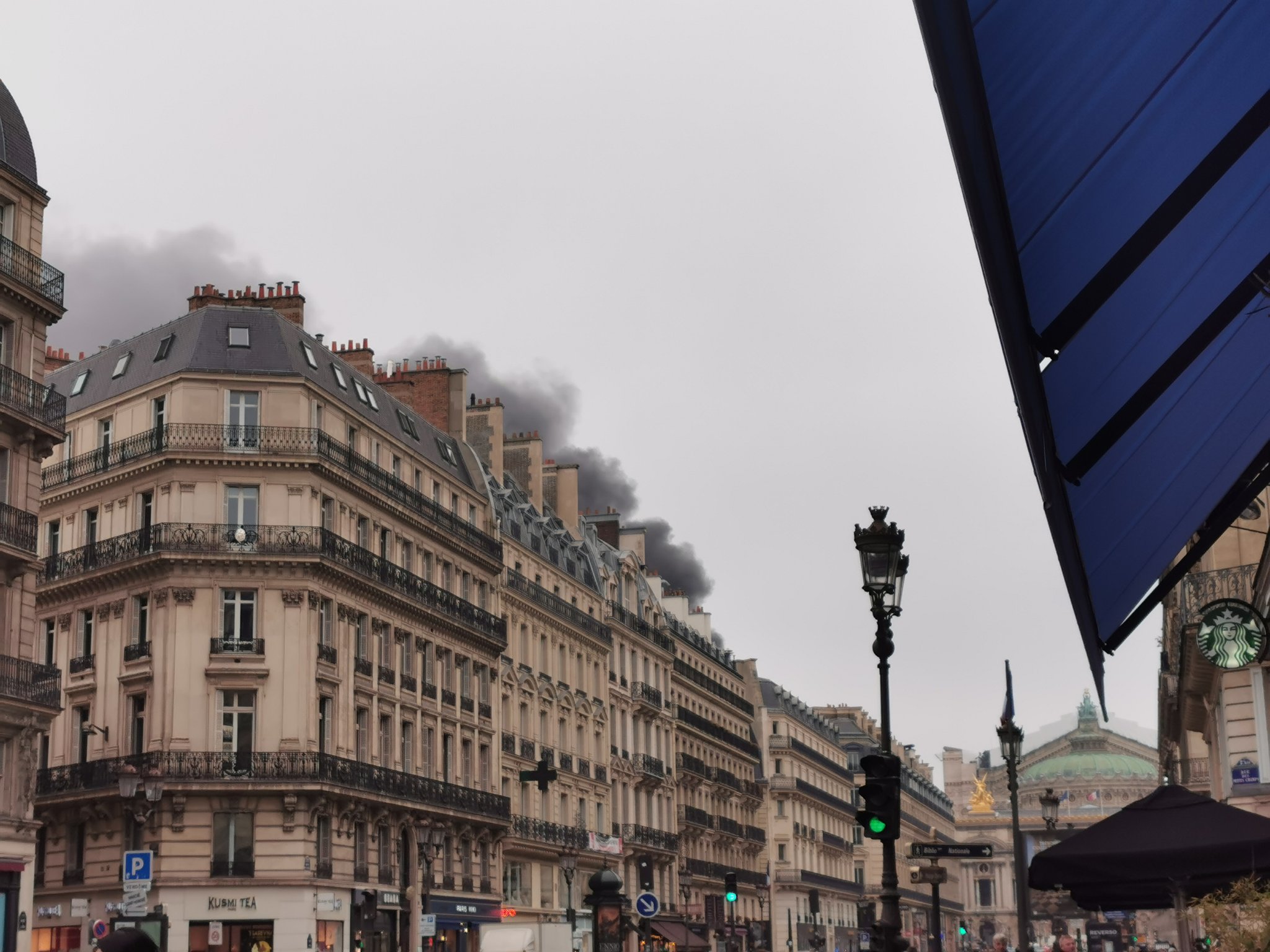 VIDEO | Incendiu puternic în centrul Parisului, lângă Opera Garnier