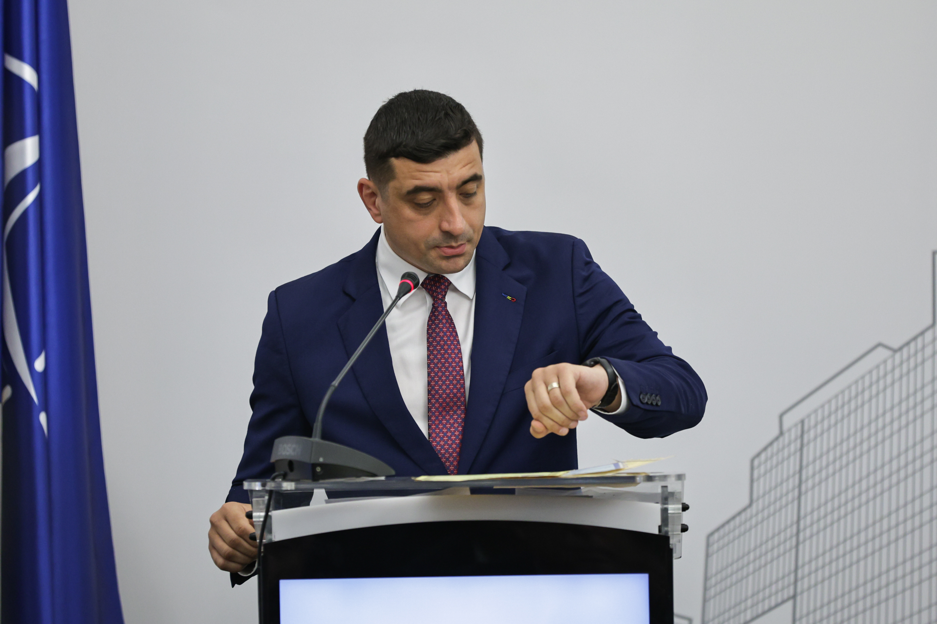 Cultul personalității la George Simion: de la „armata” care-l păzește de jurnaliști la autopromovarea insistentă a întâlnirilor cu lideri europeni REPORTAJ