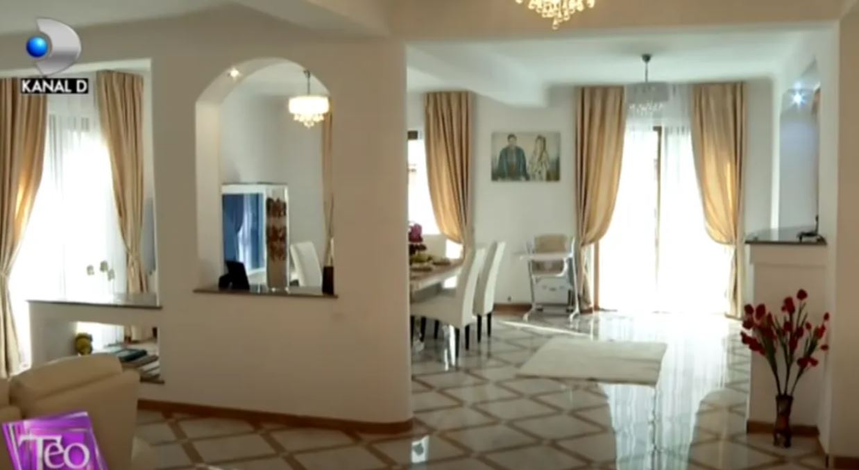 Imagini din casa în care locuiește Betty Salam. Vila are două etaje și arată ca un palat