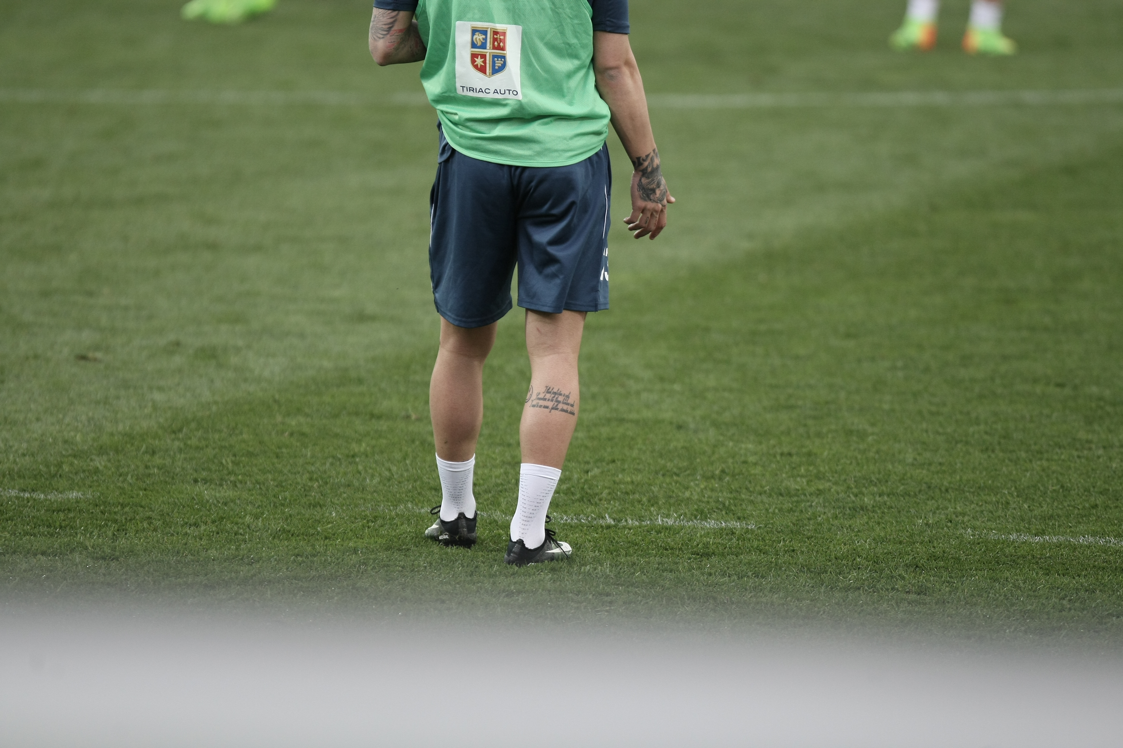 Băgăm frica în danezi. Nicolae Stanciu și-a tatuat pe mâna dreaptă chipul lui Joker, rivalul lui Batman