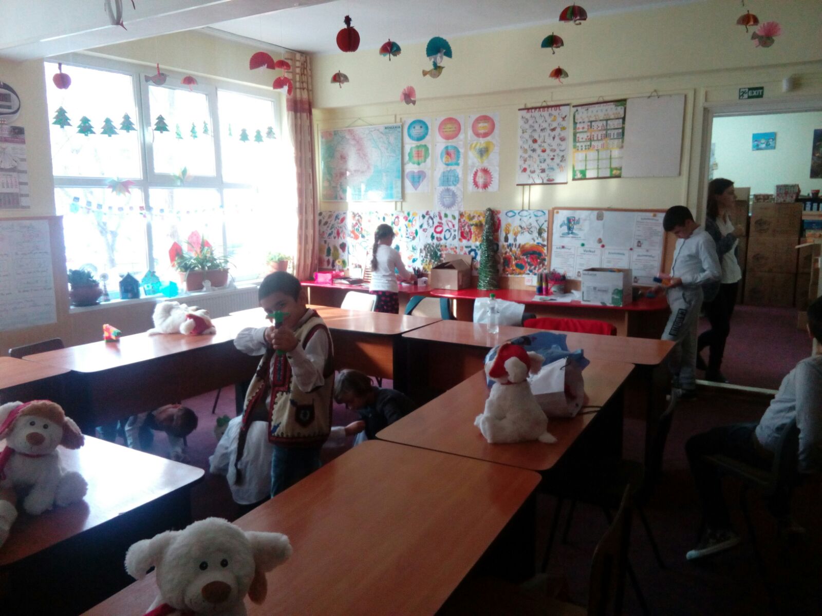 REPORTAJ/Au parte doar uneori de o masă caldă pe zi și îl așteaptă cu înfrigurare pe Moș Crăciun| FOTO